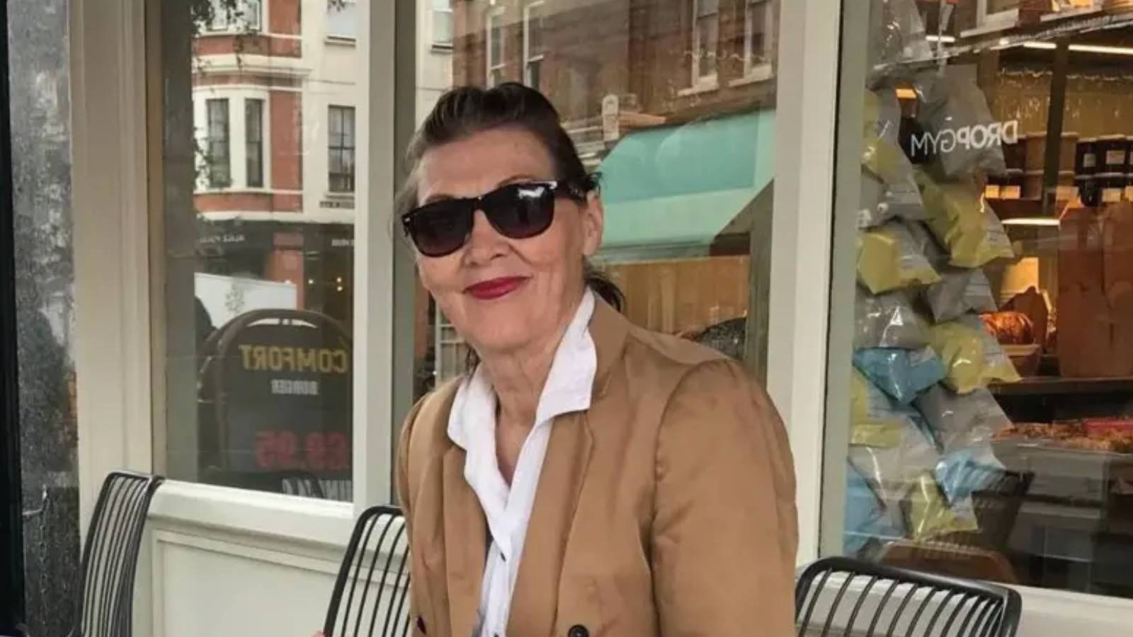 15 yildir kocamla ayri yasiyoruz ama hala mutlu bir evliligimiz var nhklcVmI