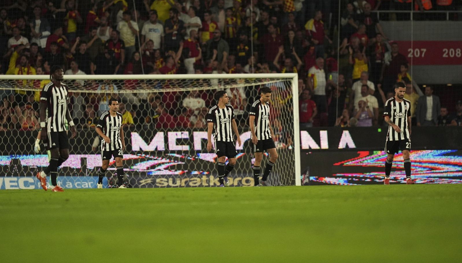 besiktasin genc futbolcusundan hakem tepkisi ceza almak istemiyorum ama xdvwUywP