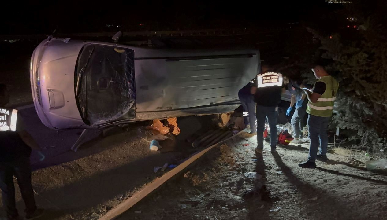gaziantepte lastigi patlayan minibus takla atti 2 olu 8 yarali VvSAVqZD
