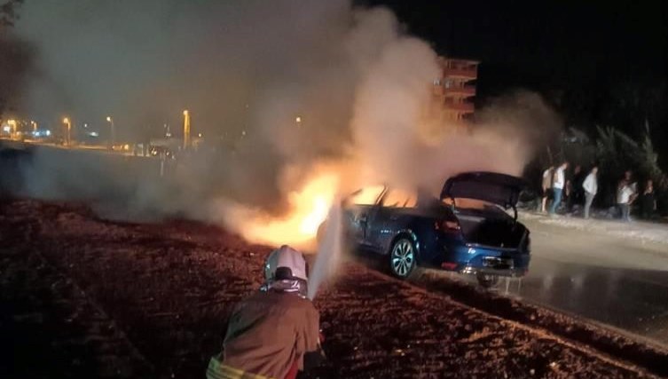 hatayda kaza yapan aracta yangin w5sCPQr6