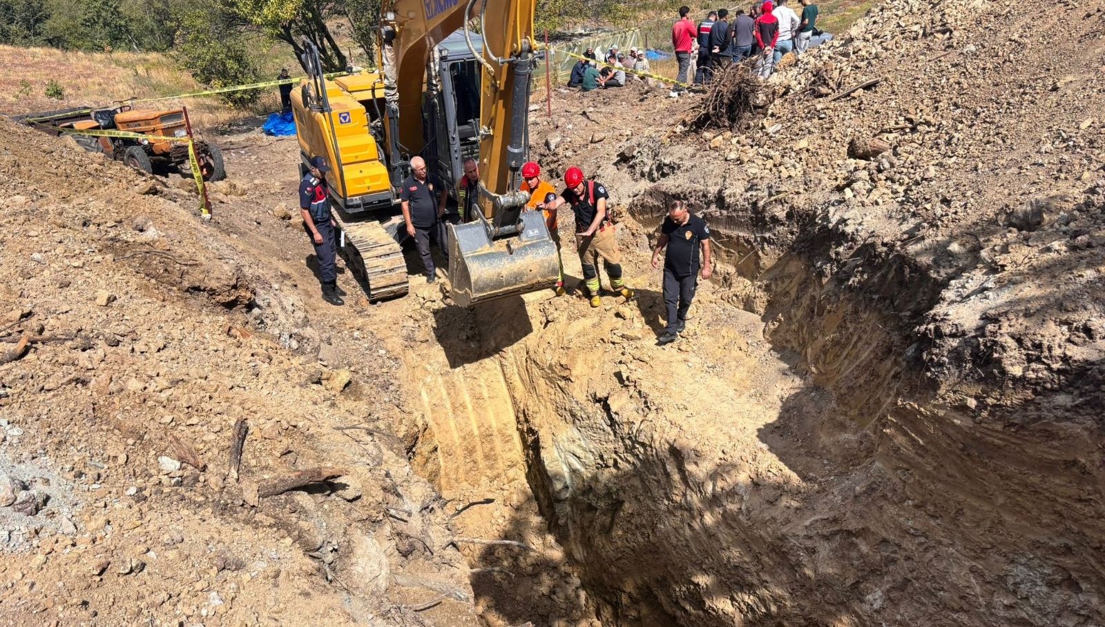 Su kuyusu açmaya çalışan 2 çiftçi toprak altında kaldı