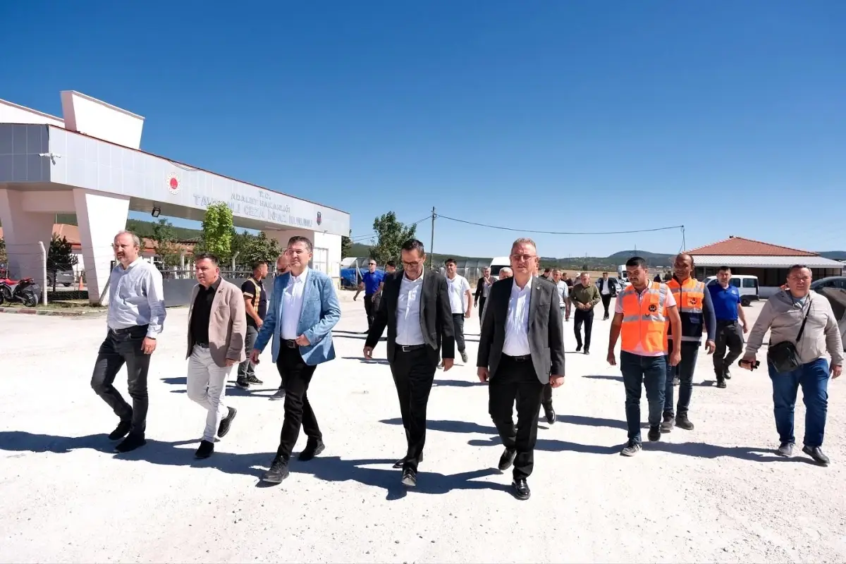 tavsanlida cezaevi yoluna asfalt duzenlemesi USMCCg2Q