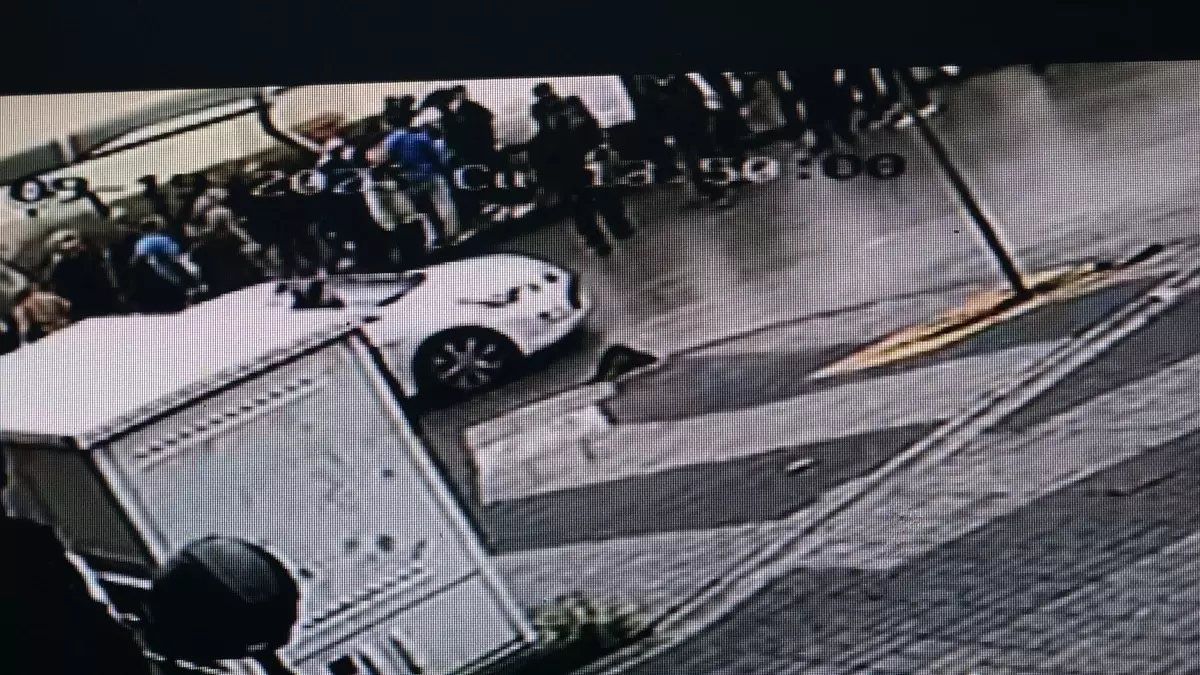 Trabzon’da Fren Unutturan Araç Durağa Çarptı