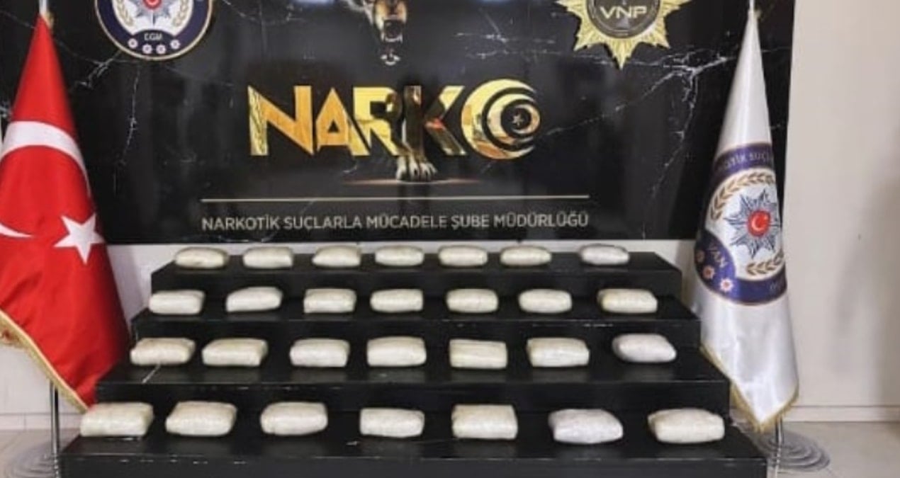 vanda onlarca kilo metamfetamin ele gecirildi XbD9D7NP