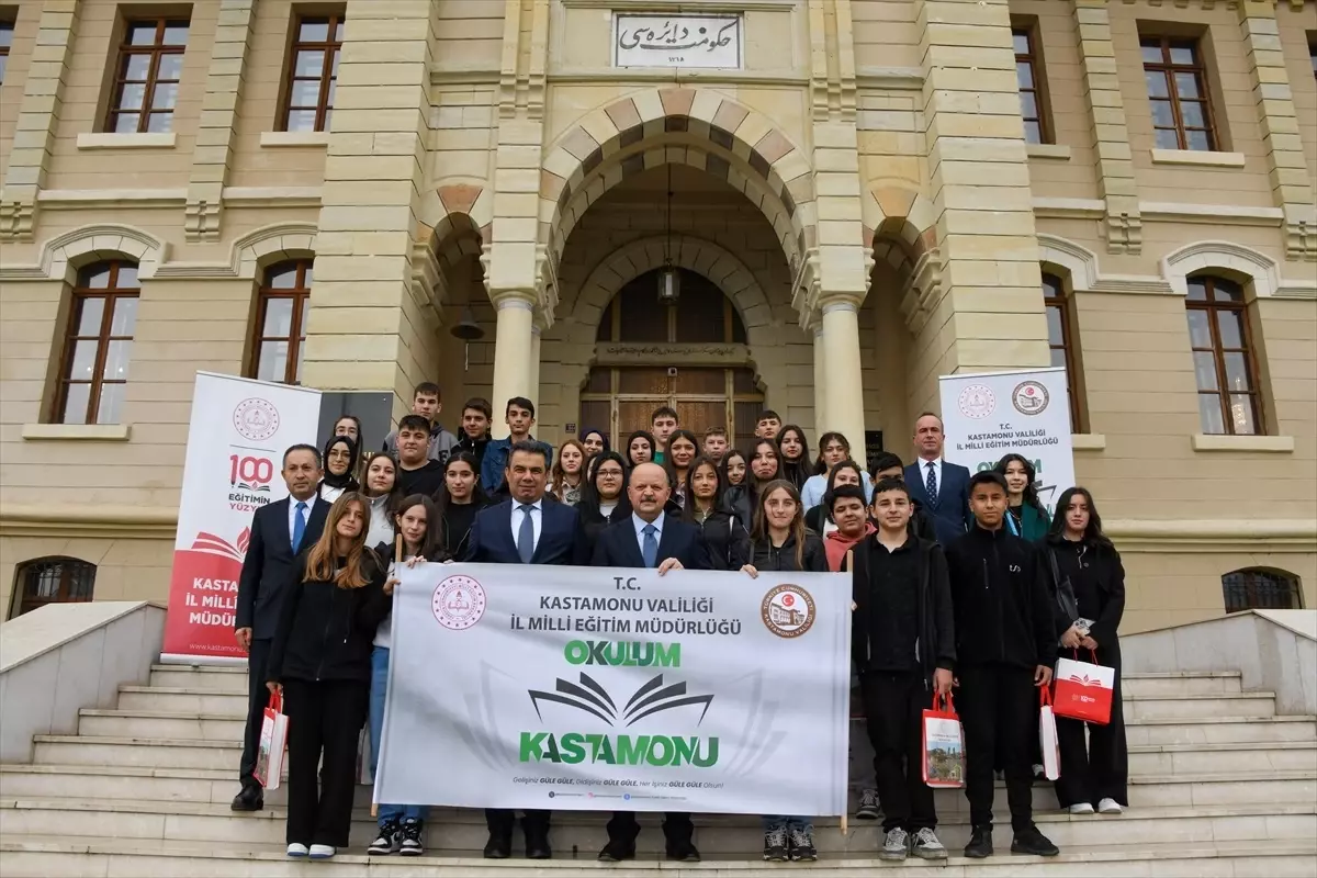 kastamonu valisi ogrencilerle bulustu cpZvv8pv.jpg