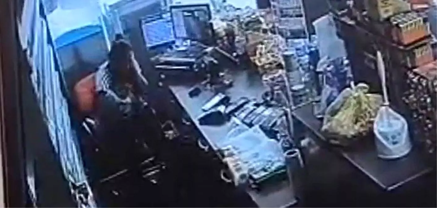 manisada akaryakit istasyonunda dehset anlari eski esini bicakladi t2DlIRnD