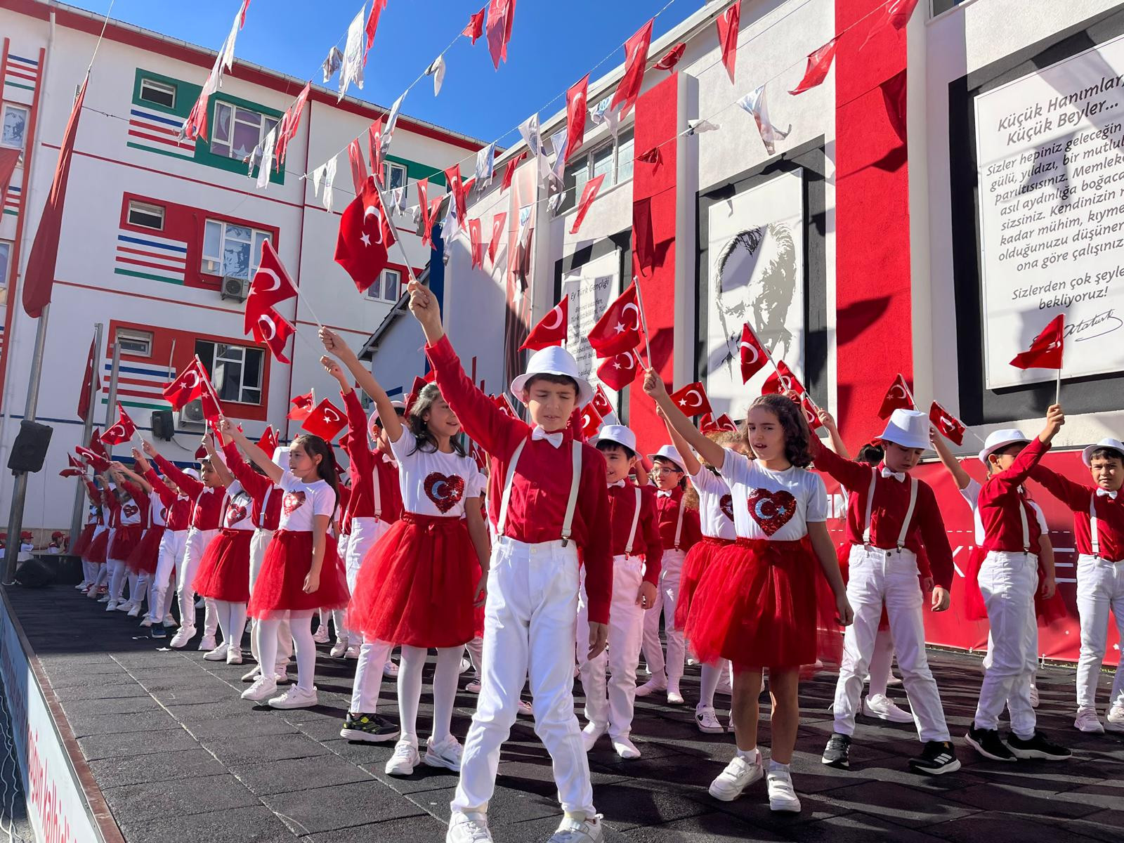 minikler 29 ekimi coskuyla kutladi vnp3SmMU.jpg