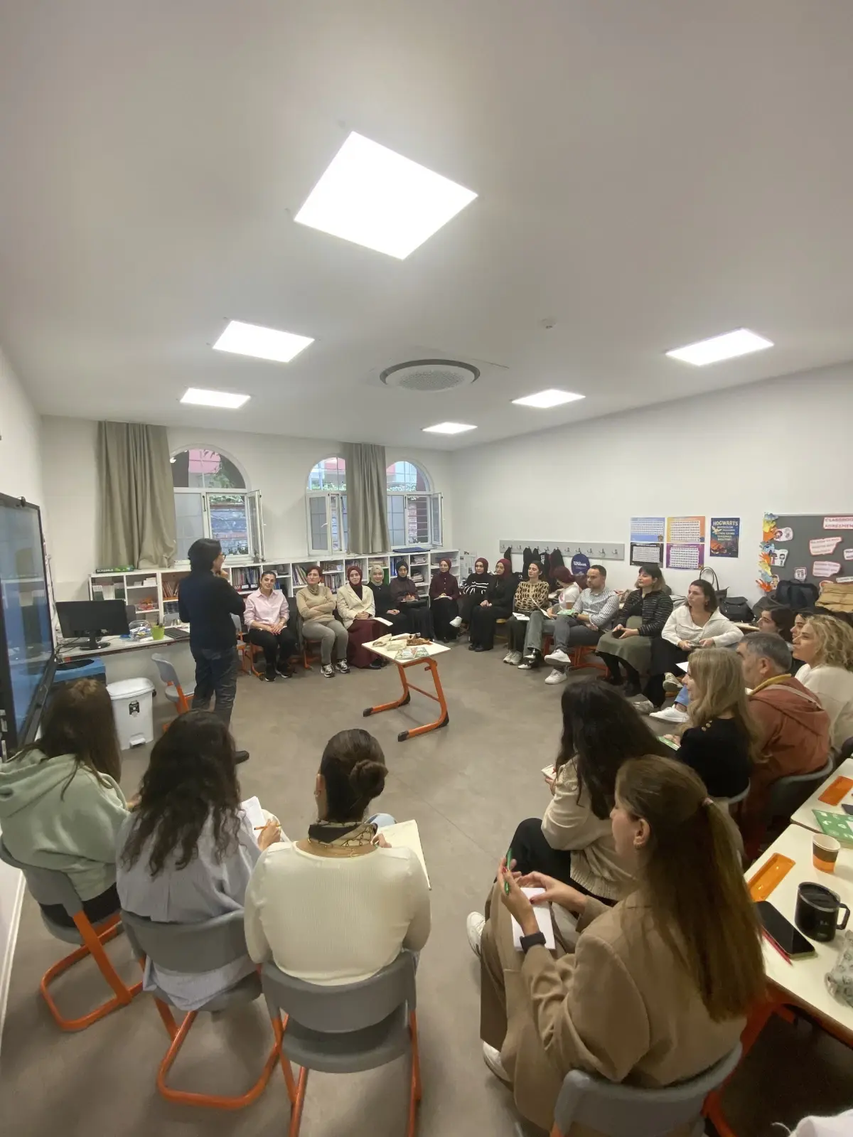 ogretmenler 11 orav egitim senliginde bulustu A5ZsZRdf.jpg