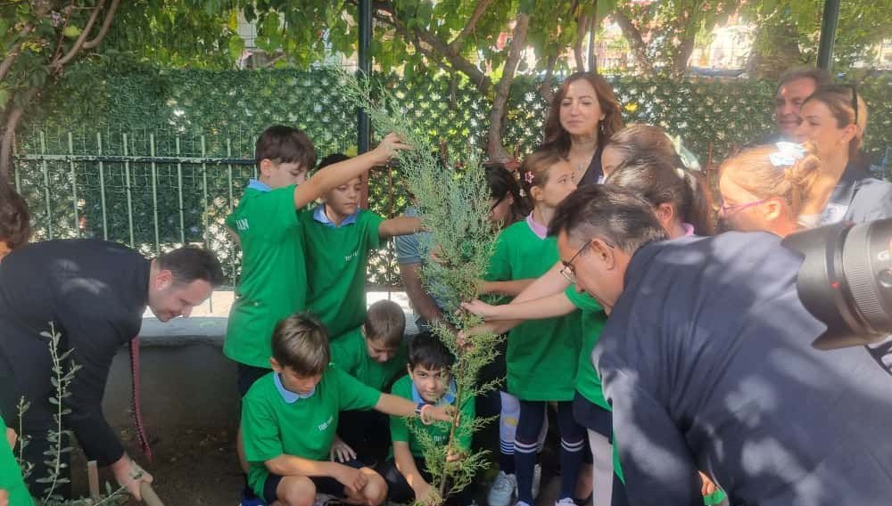 sehit ogretmen adinin verildigi okulda anildi gHqT5OpU.jpg