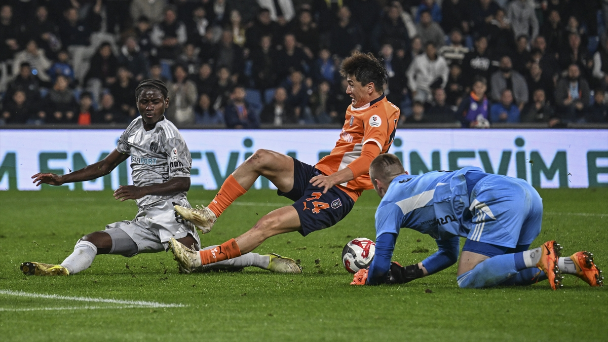 basaksehir kocaelisporu penaltiyla yikti IJbZwbPg.jpg