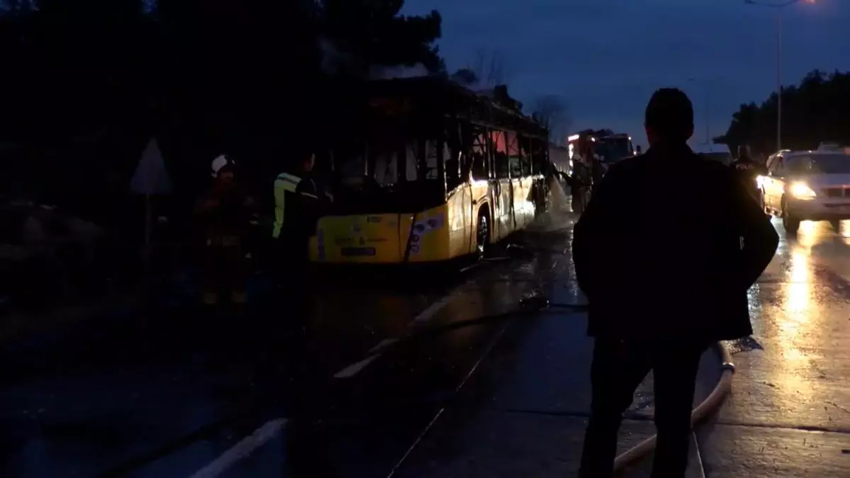 Eyüpsultan’da İETT Otobüsünde Yangın Çıktı