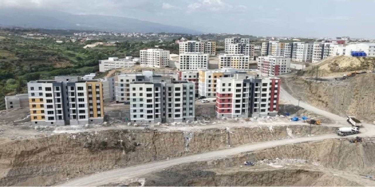 Firmanın başında AKP’li isim var: TOKİ inşaatında işçiler insanlık dışı koşullara isyan etti iş bıraktı