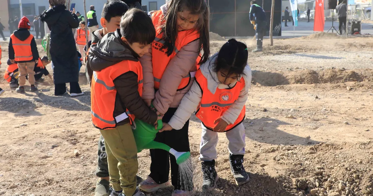 Konya Karatay’da 10 bin 400 metrekarelik alana fidan dikildi
