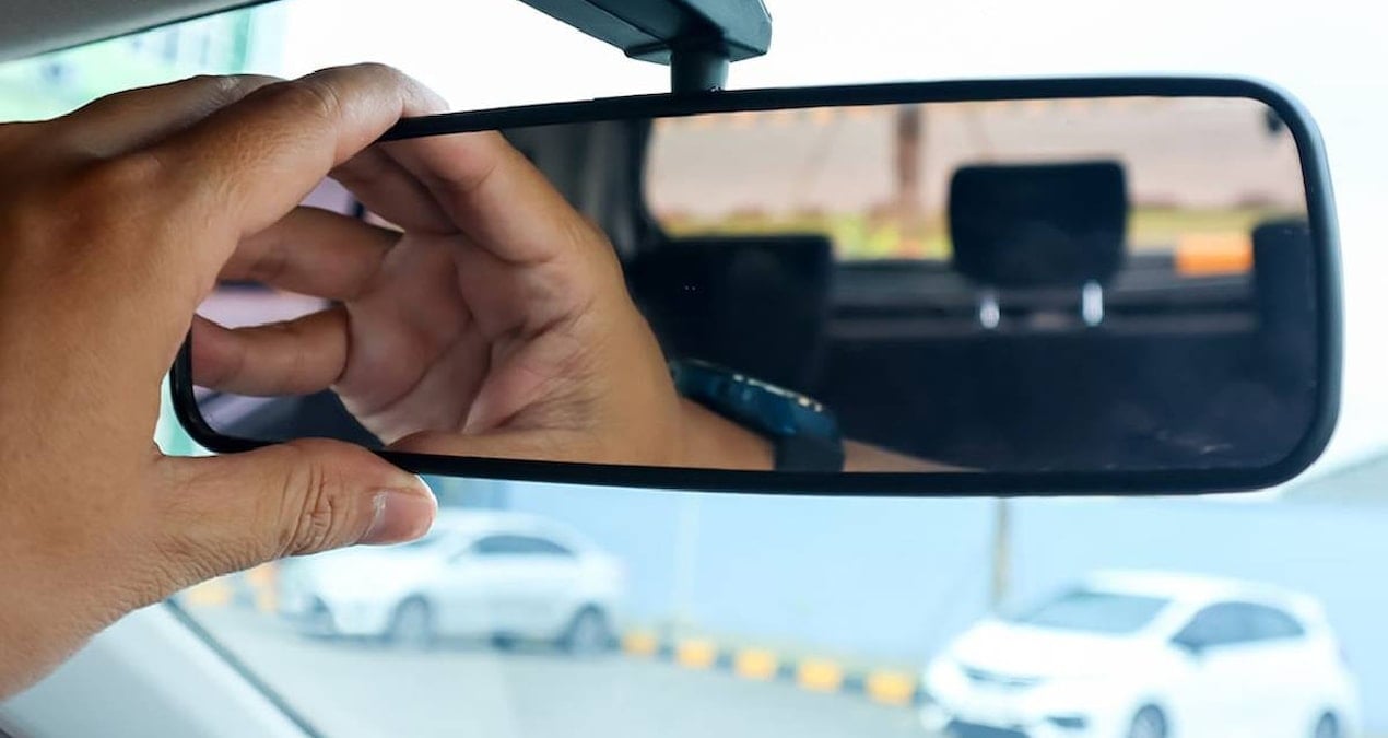 Arabalarda hayat kurtaran gizli özellik: Dikiz aynasının altında ama çoğu kişi bilmiyor