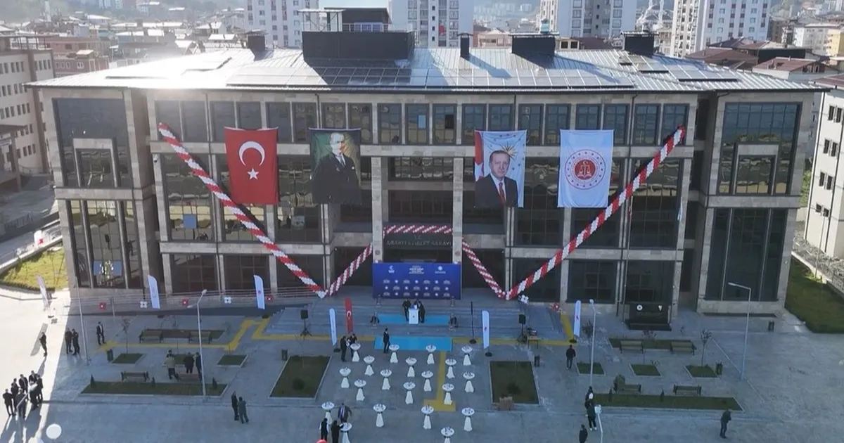 Trabzon Araklı’ya modern adalet binası törenle açıldı